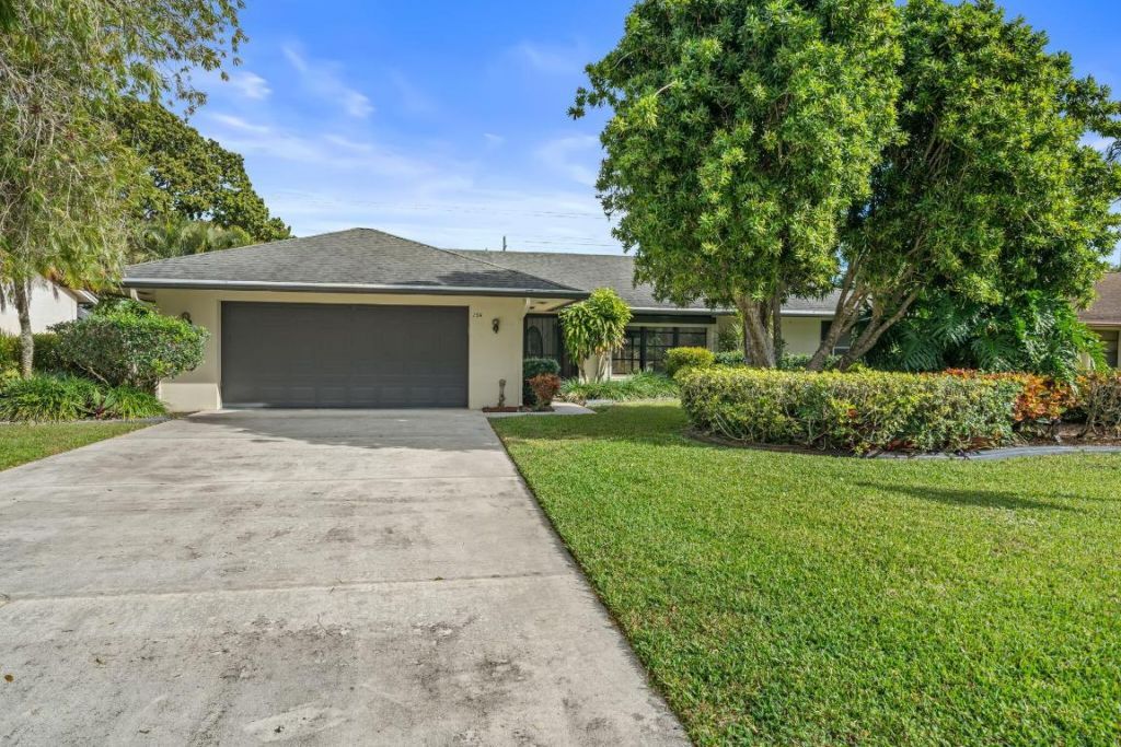 256 Sandpiper Avenue, Royal Palm Beach, FL 33411 Photo