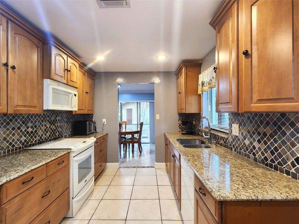 1572 SW 23rd Terrace, Deerfield Beach, FL 33442 Photo
