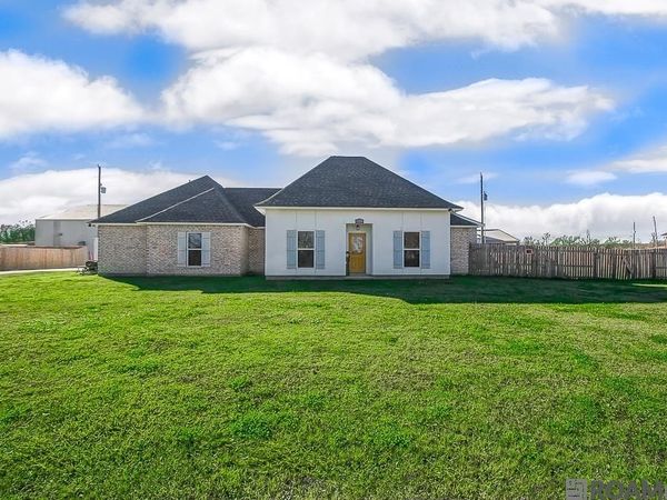1522 Lamotte Ln, Port Allen, LA 70767