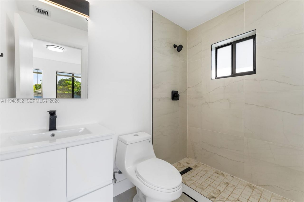 1568 NW 68th St, Miami, FL 33147 Photo