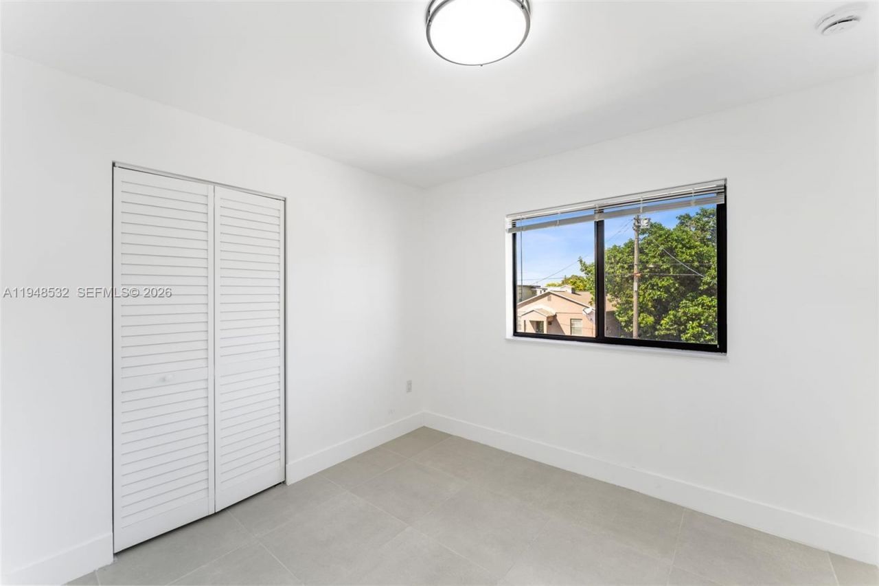 1568 NW 68th St, Miami, FL 33147 Photo