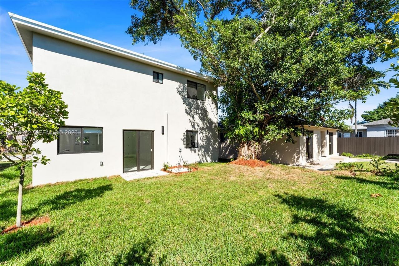 1568 NW 68th St, Miami, FL 33147 Photo