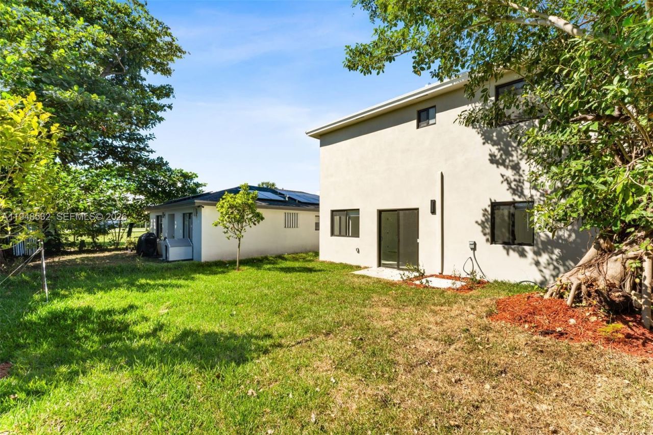 1568 NW 68th St, Miami, FL 33147 Photo