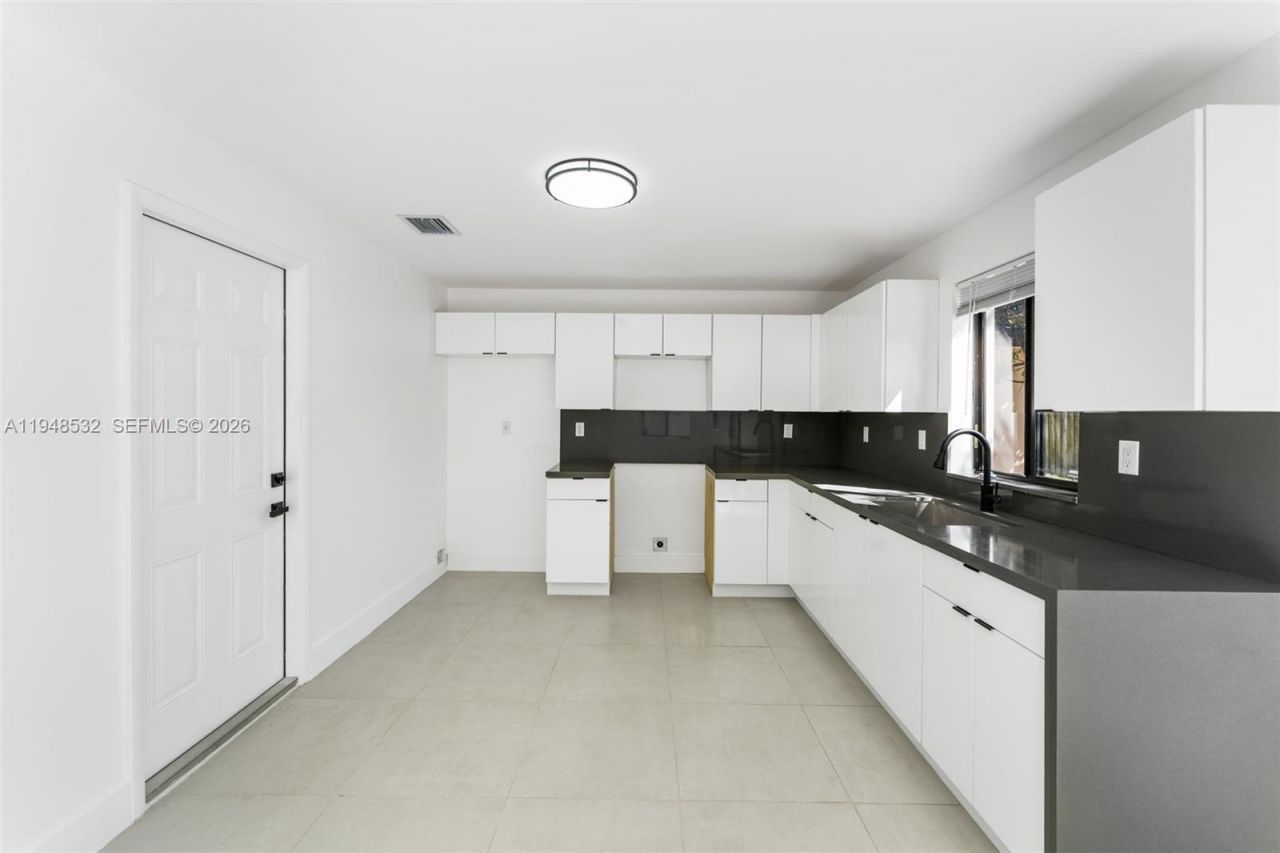 1568 NW 68th St, Miami, FL 33147 Photo