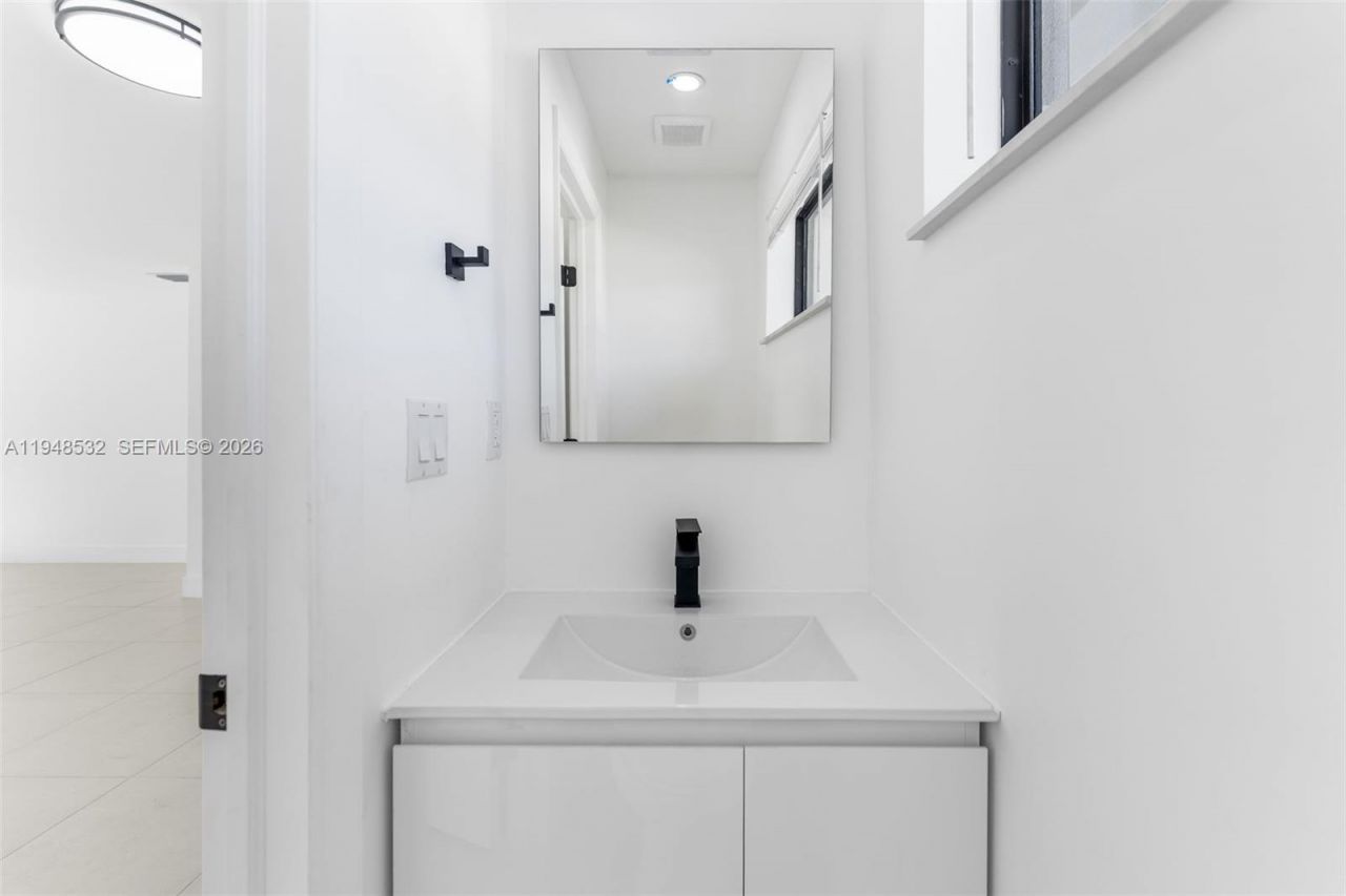 1568 NW 68th St, Miami, FL 33147 Photo