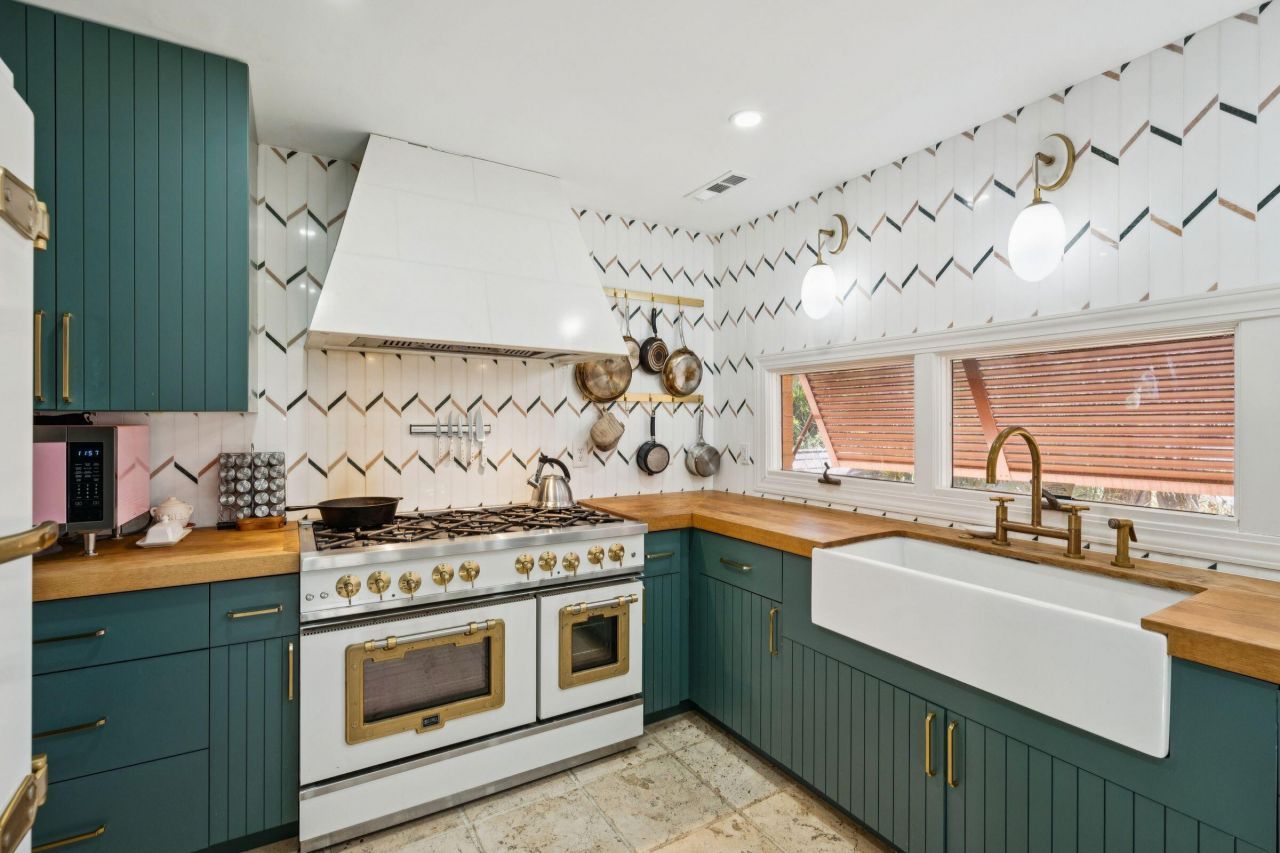 2014 Ion Avenue Photo 18