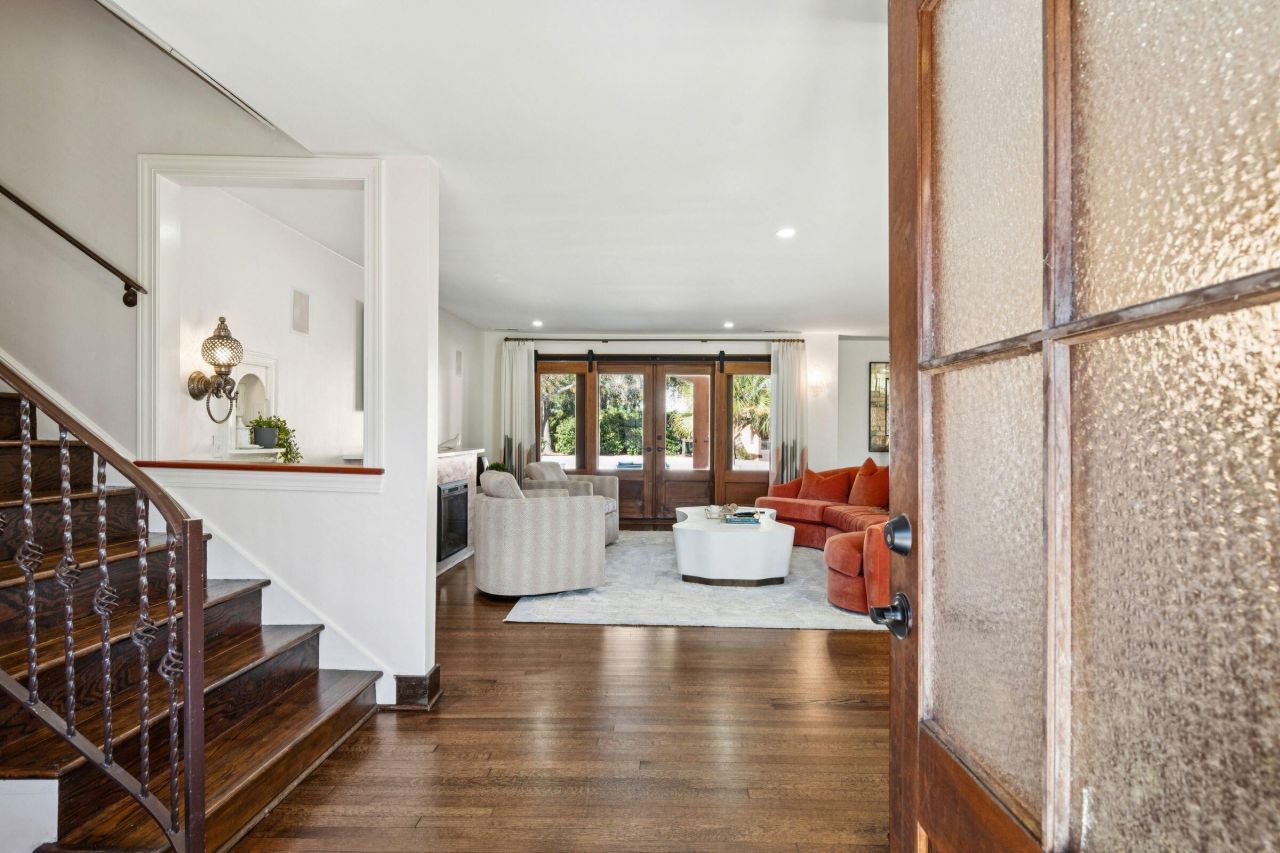 2014 Ion Avenue Photo 4