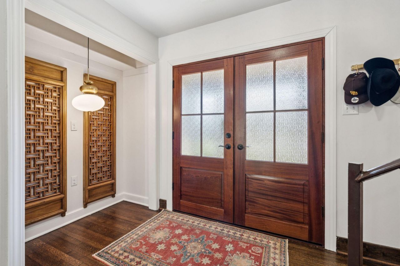 2014 Ion Avenue Photo 5