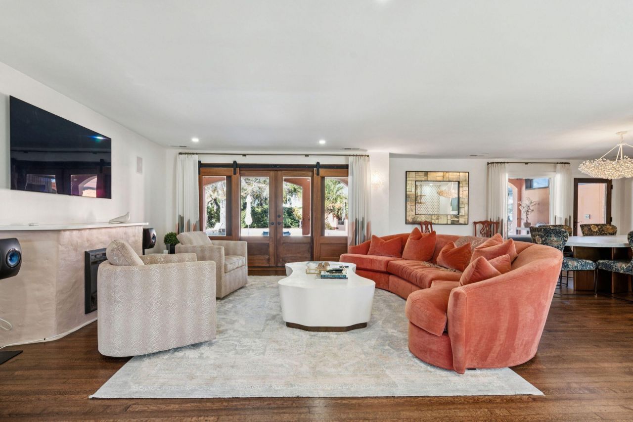 2014 Ion Avenue Photo 6