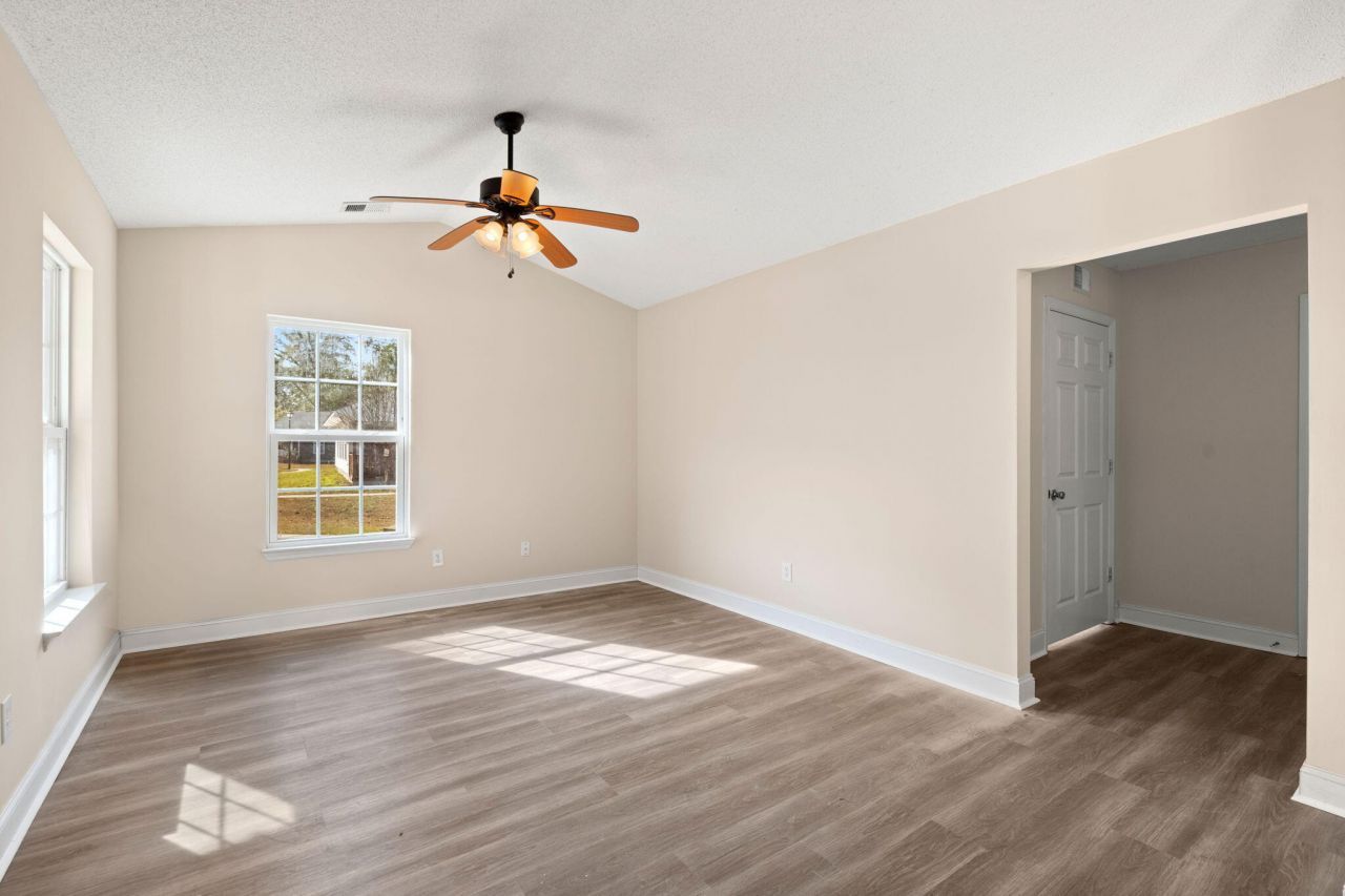 8 Laurel Leaf Lane Photo 4