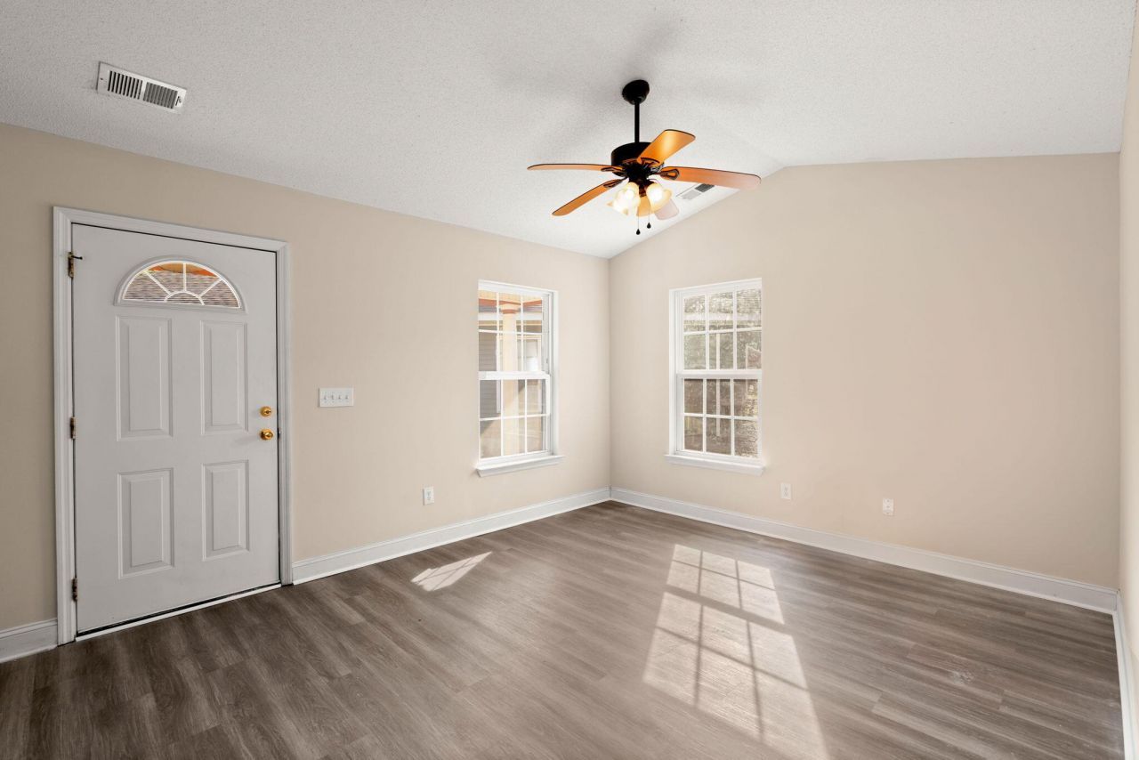 8 Laurel Leaf Lane Photo 5