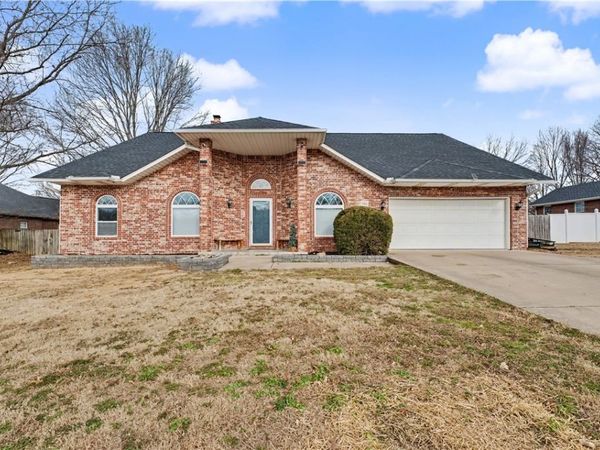 910 Raintree Court , Siloam Springs, AR 72761