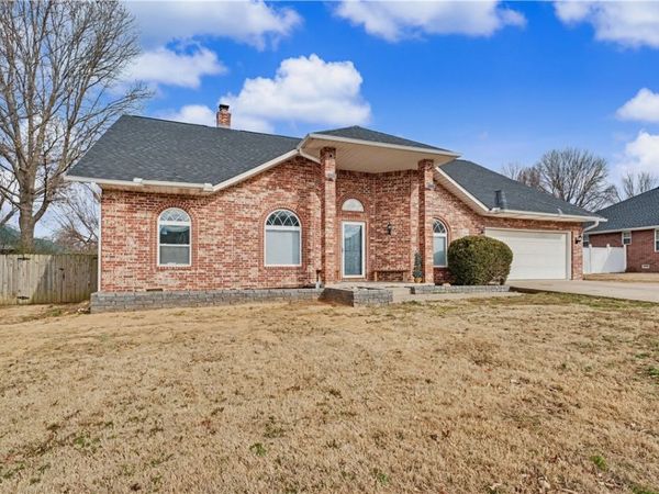 910 Raintree Court, Siloam Springs, AR 72761