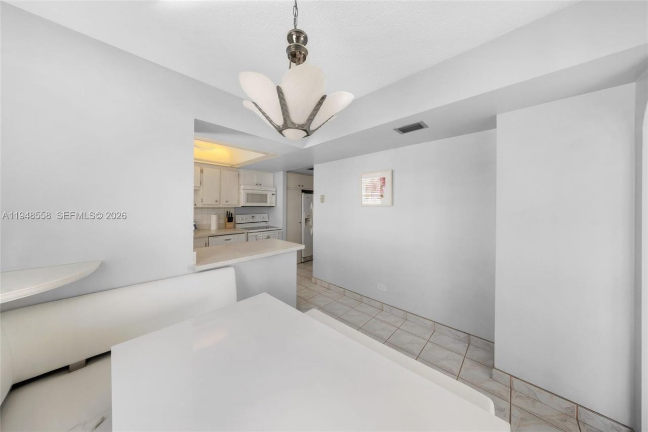 230 174th St, Unit 1218, Sunny Isles Beach, FL 33160 Photo