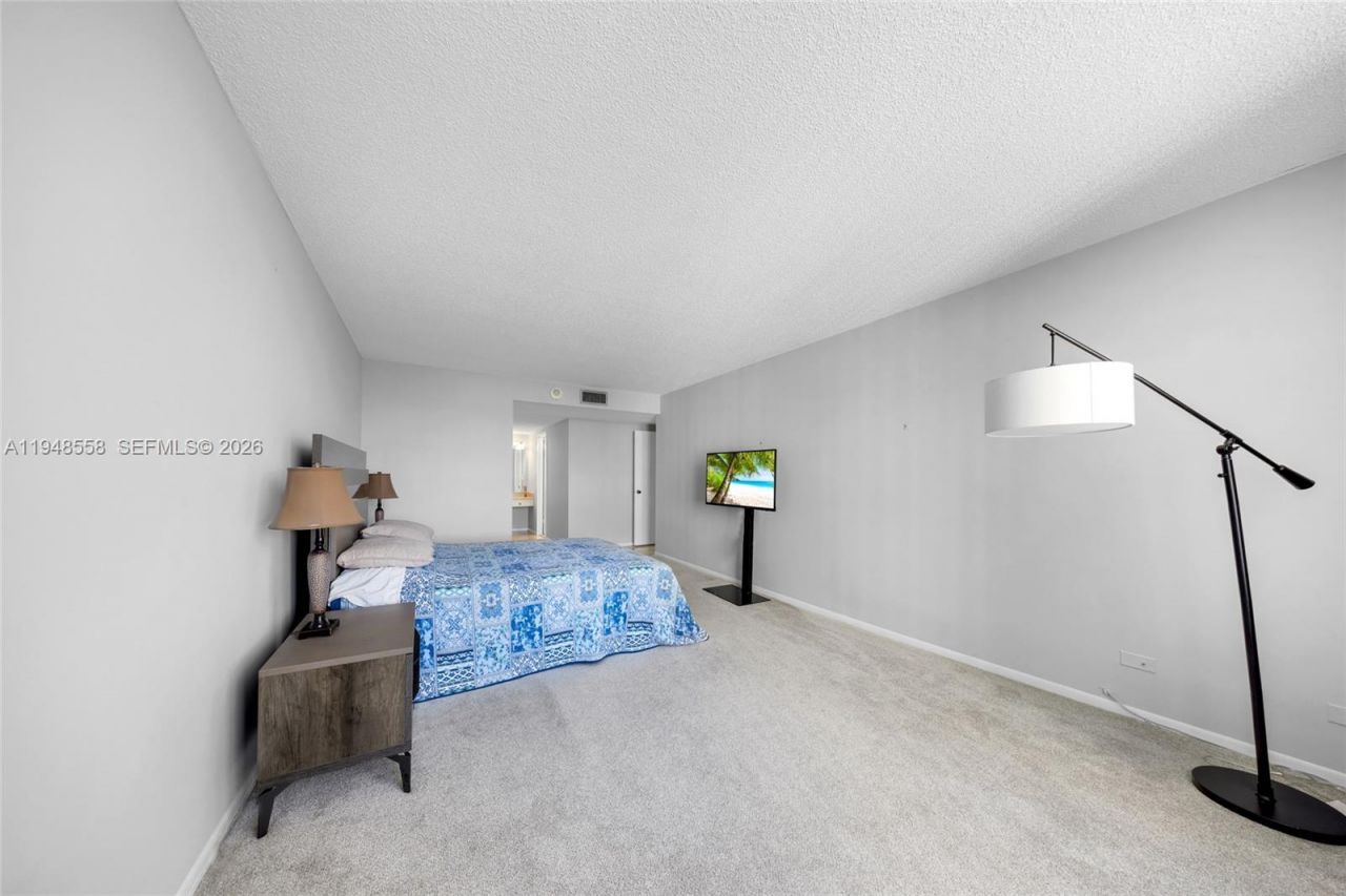 230 174th St, Unit 1218, Sunny Isles Beach, FL 33160 Photo