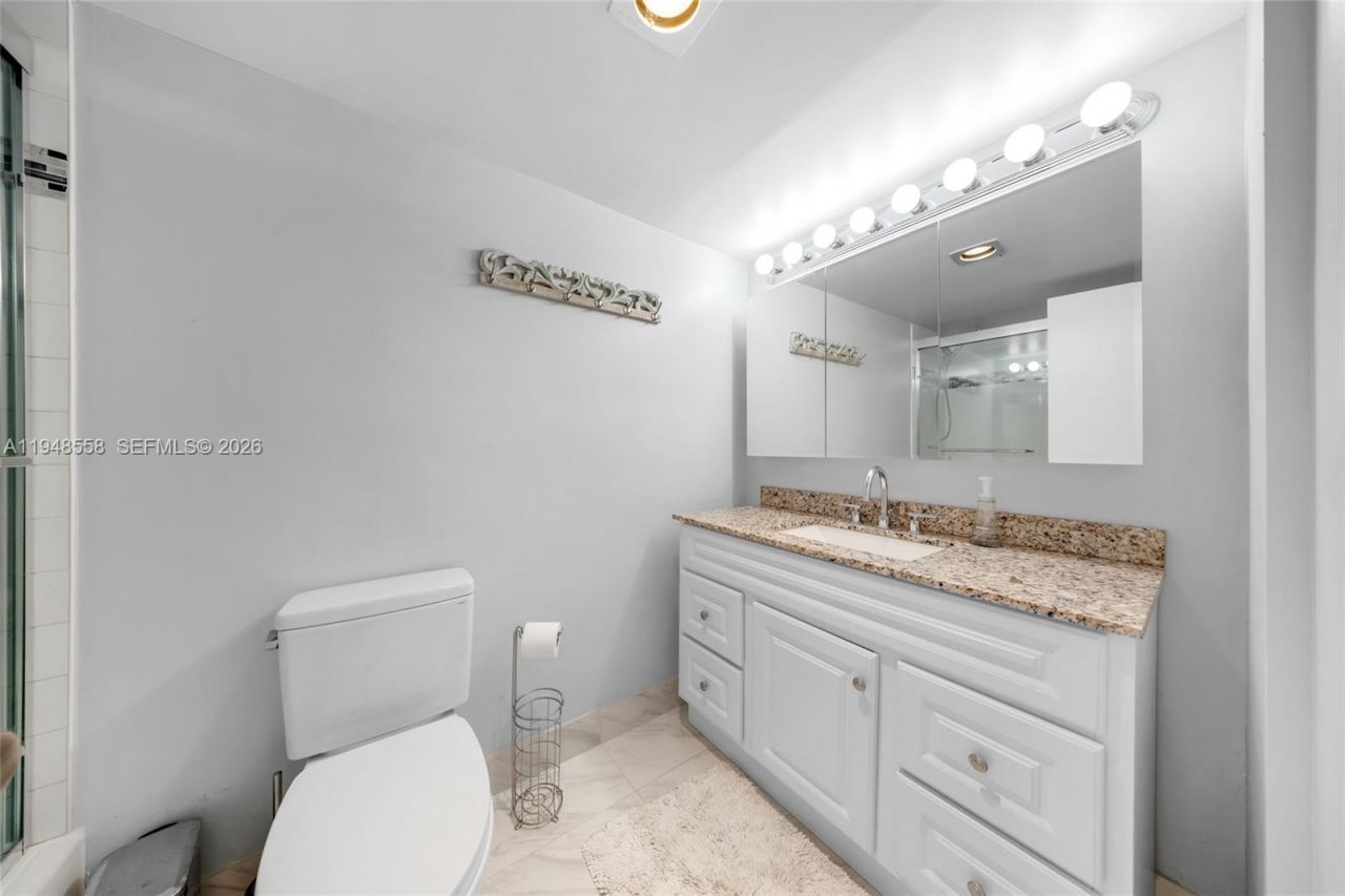 230 174th St, Unit 1218, Sunny Isles Beach, FL 33160 Photo