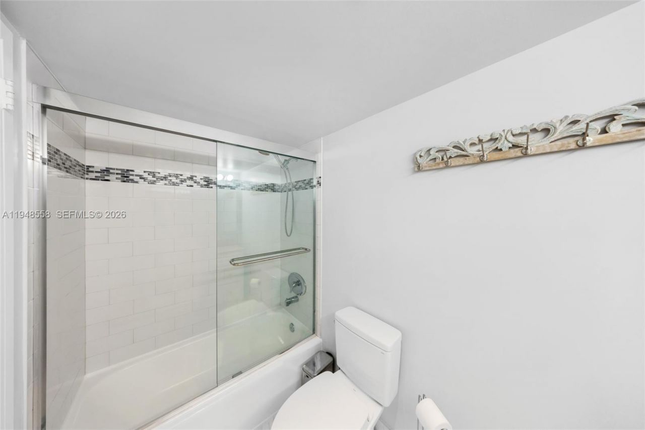 230 174th St, Unit 1218, Sunny Isles Beach, FL 33160 Photo