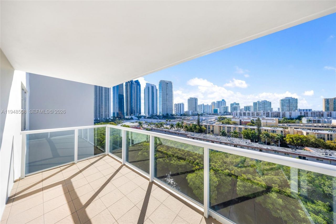 230 174th St, Unit 1218, Sunny Isles Beach, FL 33160 Photo