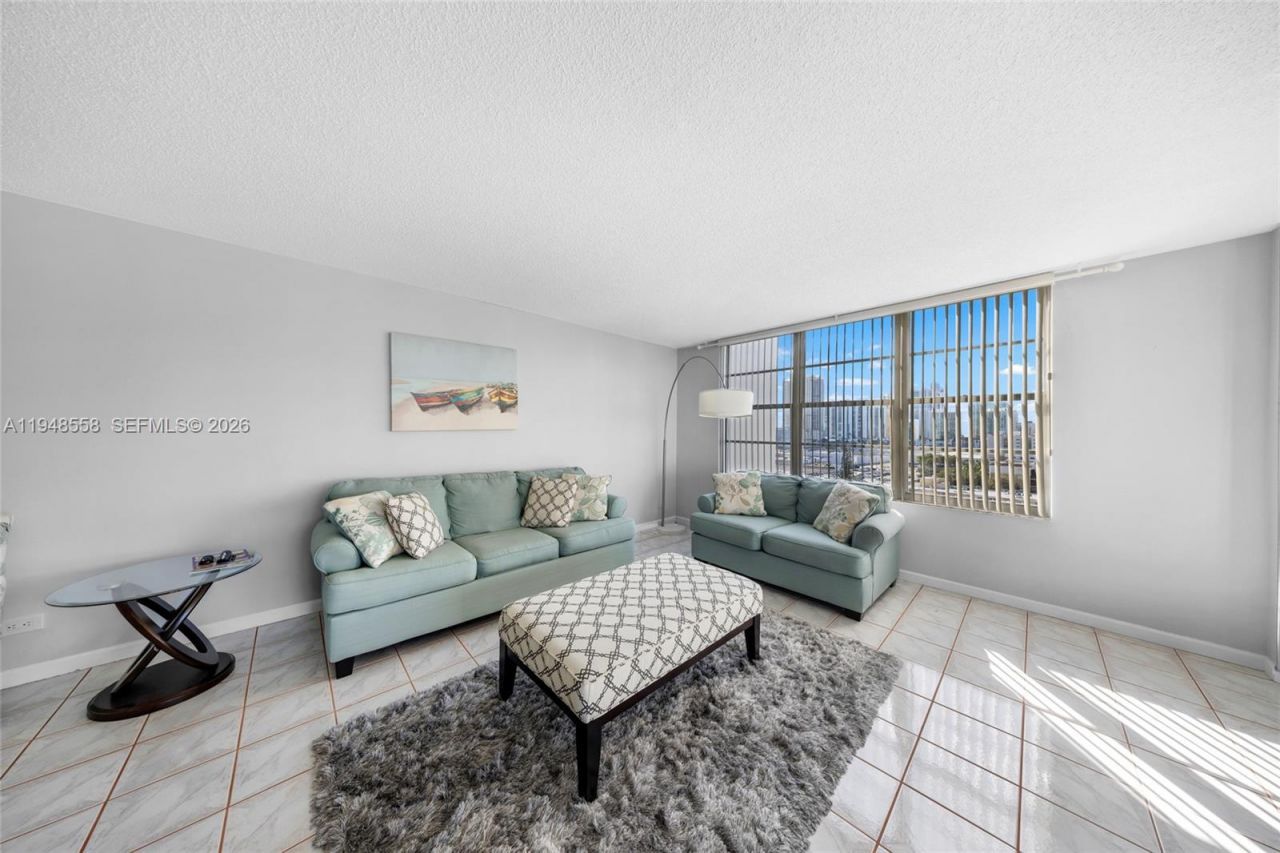 230 174th St, Unit 1218, Sunny Isles Beach, FL 33160 Photo