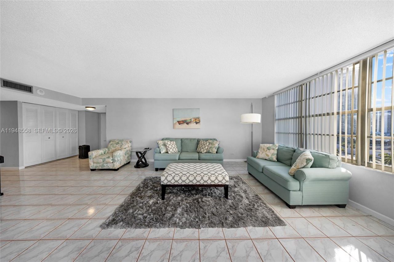 230 174th St, Unit 1218, Sunny Isles Beach, FL 33160 Photo