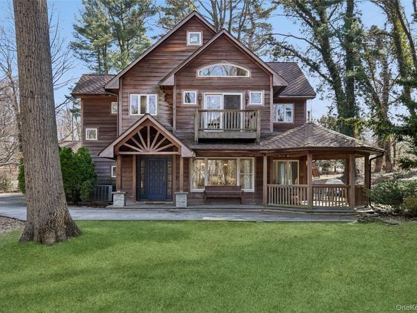 85 Cove Road, Oyster Bay Cove, NY 11771