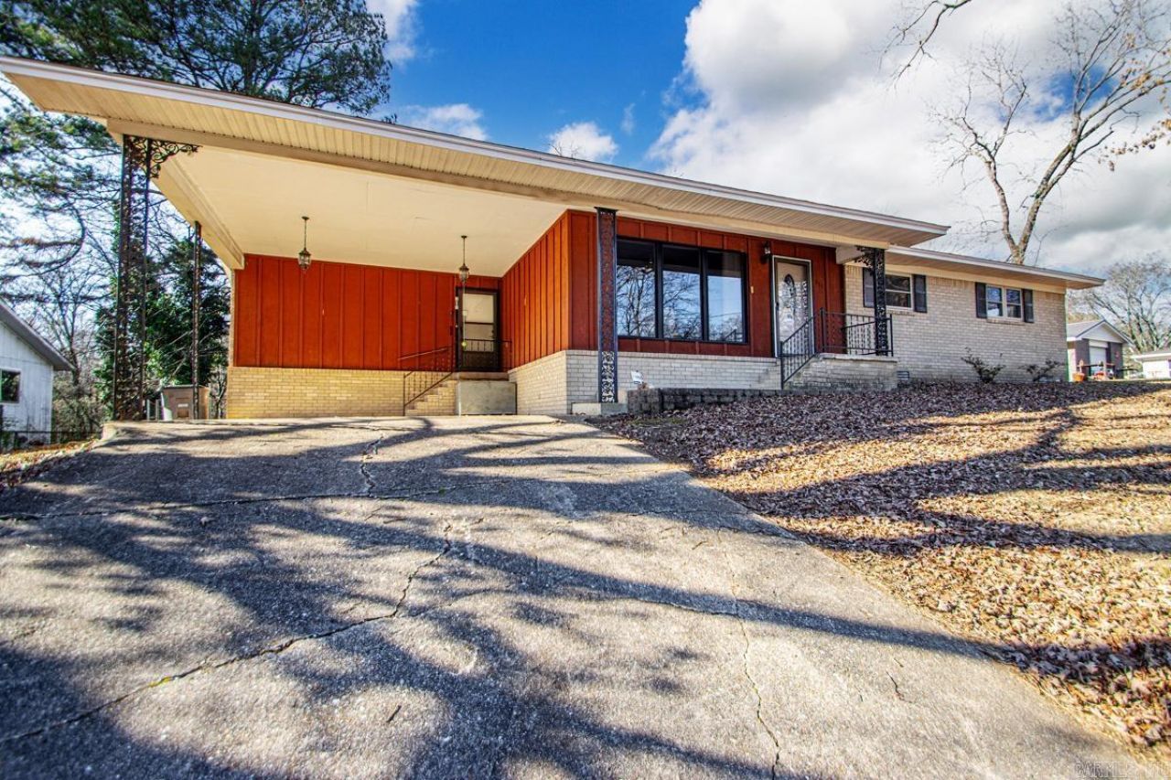 313 Cedarwood Street Hot Springs National Park, AR 71901