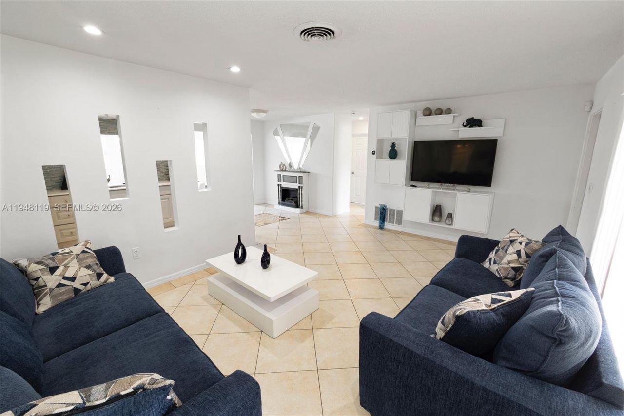 6541 NW 24th St, Sunrise, FL 33313 Photo