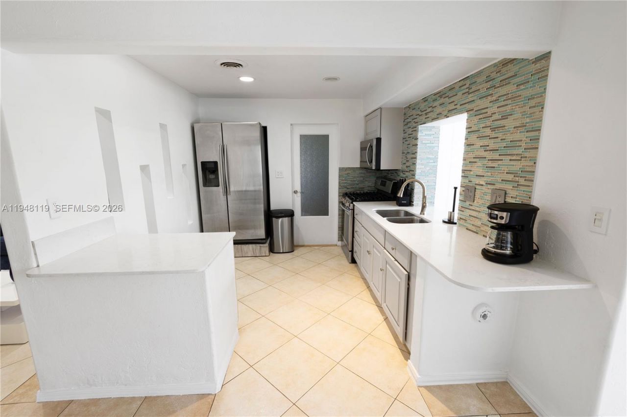 6541 NW 24th St, Sunrise, FL 33313 Photo