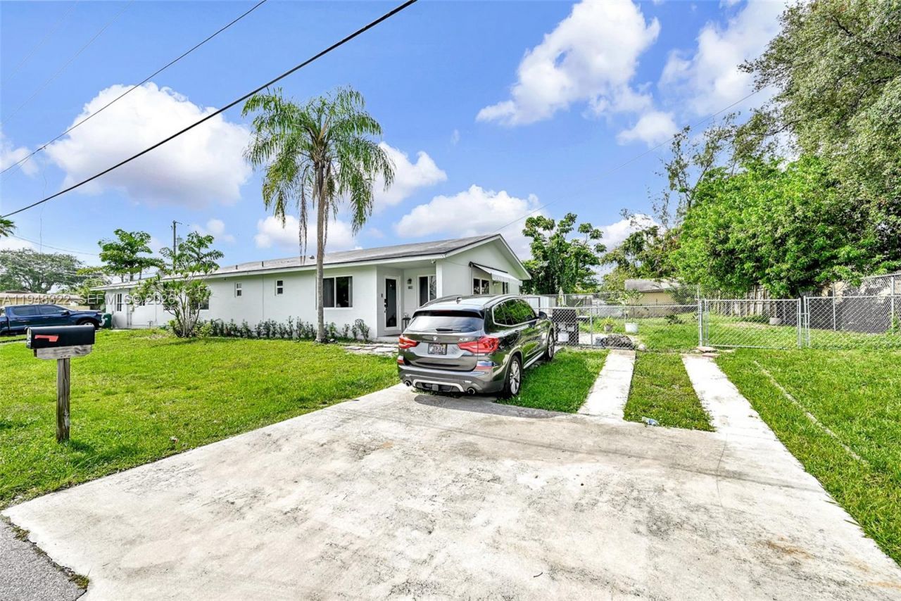 8780 SW 200th Ter, Cutler Bay, FL 33189 Photo