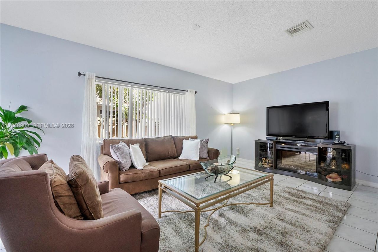 6004 Red Plum Ct, Tamarac, FL 33321 Photo