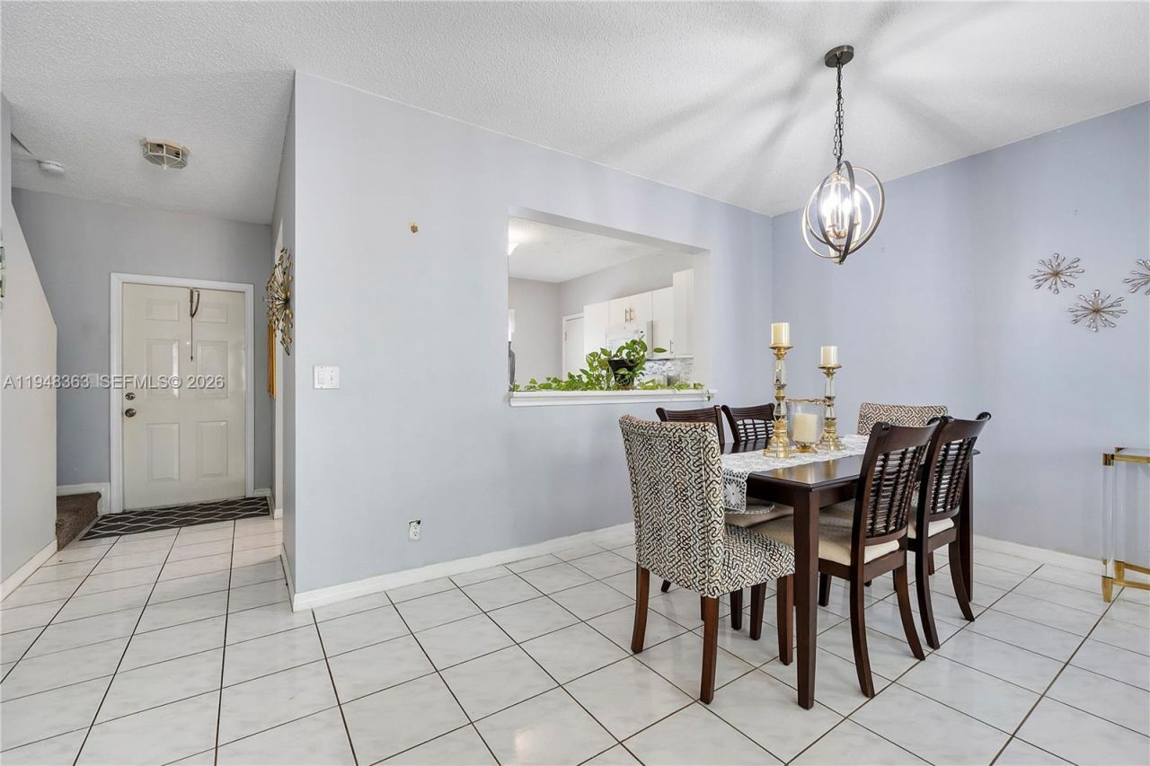 6004 Red Plum Ct, Tamarac, FL 33321 Photo