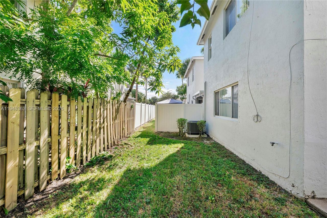 6004 Red Plum Ct, Tamarac, FL 33321 Photo