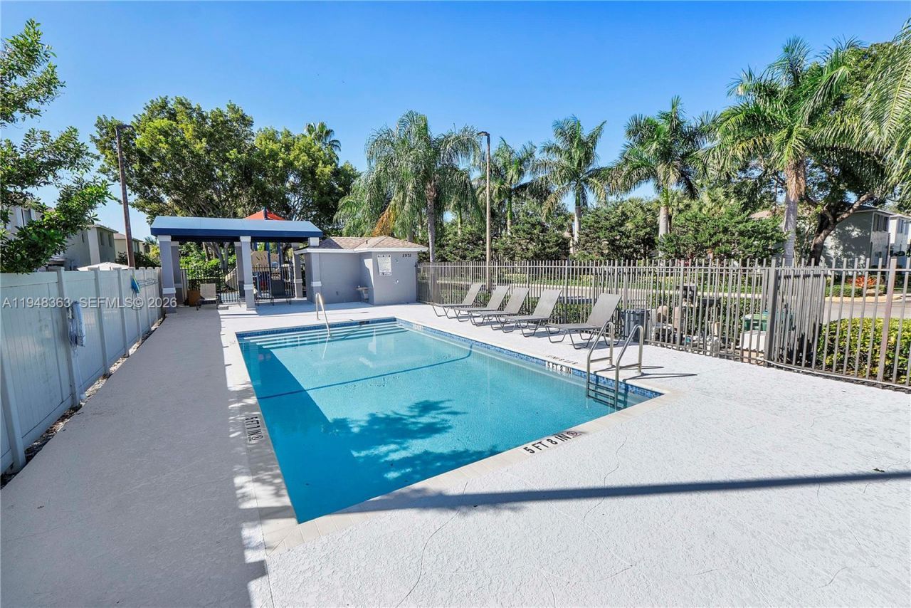 6004 Red Plum Ct, Tamarac, FL 33321 Photo