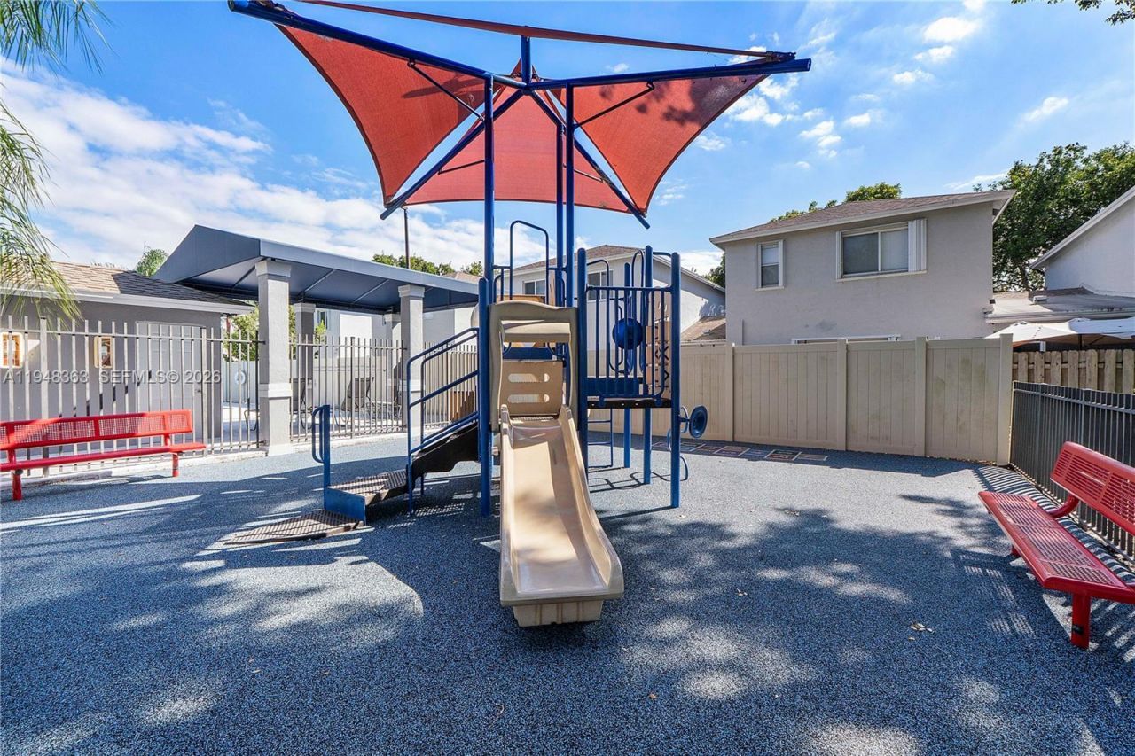 6004 Red Plum Ct, Tamarac, FL 33321 Photo