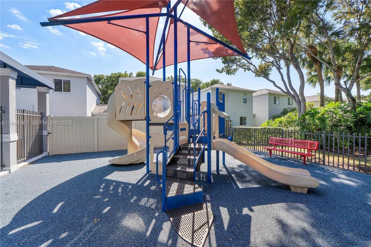 6004 Red Plum Ct, Tamarac, FL 33321 Photo