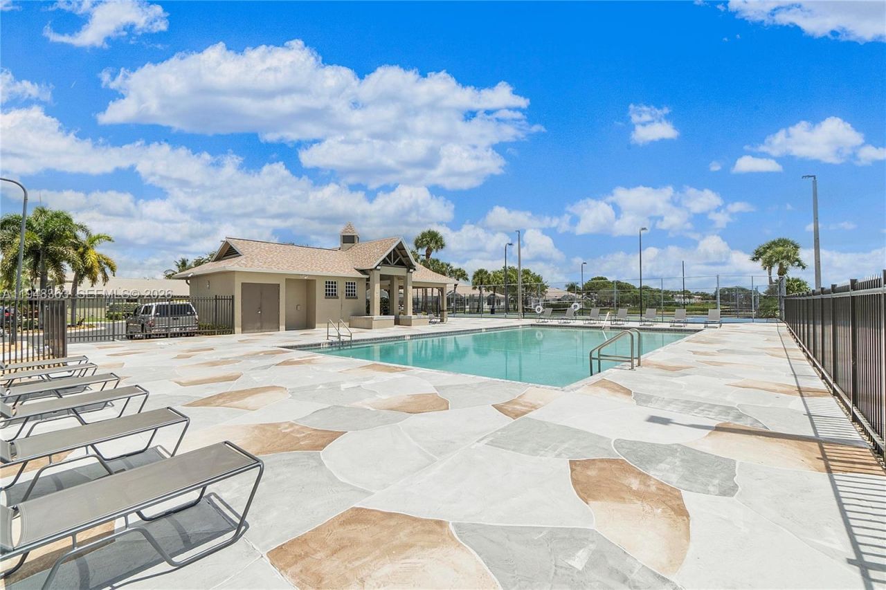 6004 Red Plum Ct, Tamarac, FL 33321 Photo