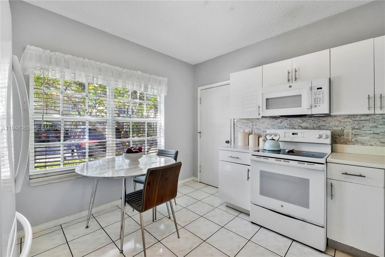 6004 Red Plum Ct, Tamarac, FL 33321 Photo