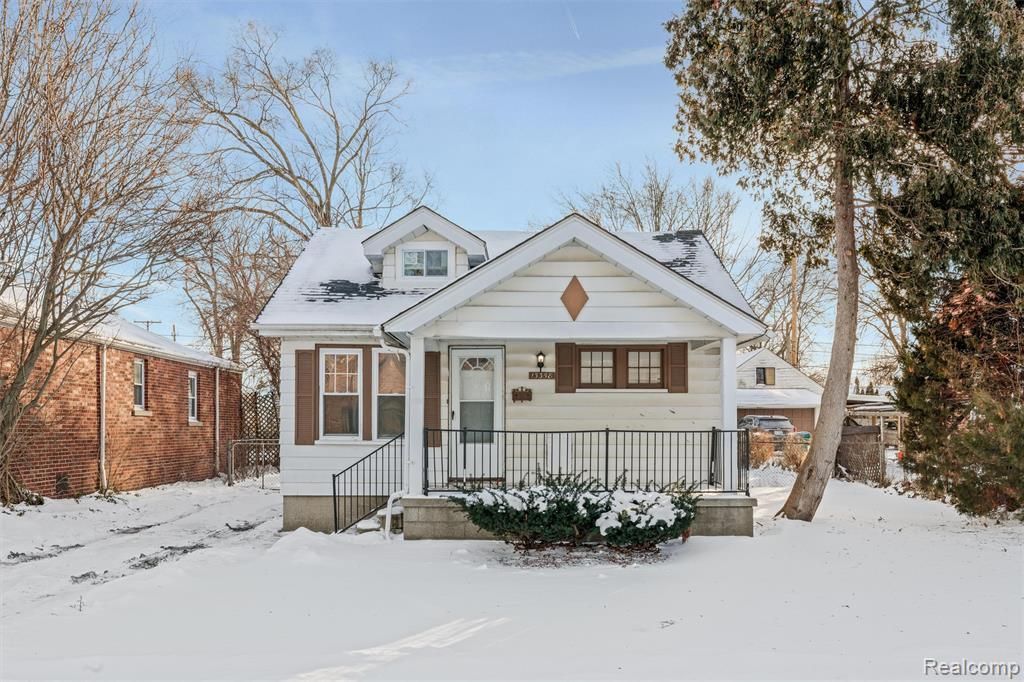 15358 Charles R Avenue, Eastpointe, MI 48021 Main Photo