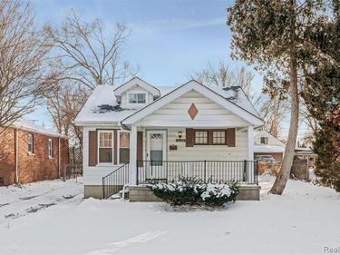 15358 Charles R Avenue, Eastpointe, MI 48021