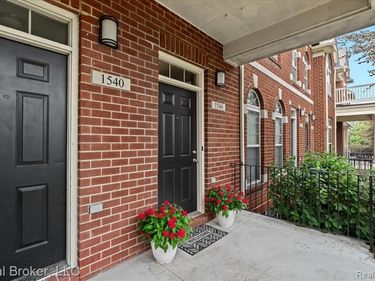 1546 Devon Lane, Troy, MI 48084