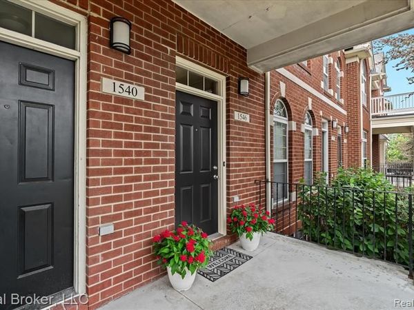 1546 Devon Lane, Troy, MI 48084