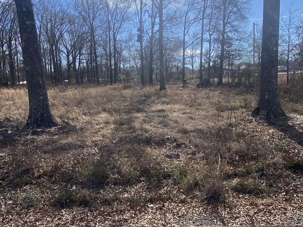 Nash Drive, Grenada, MS 38901