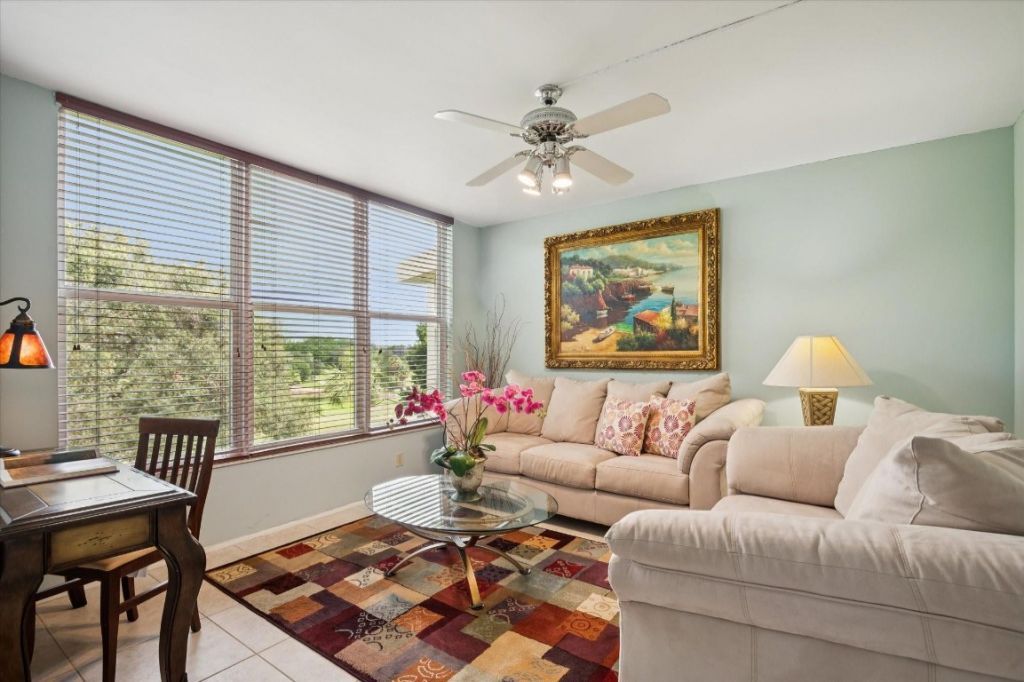 3900 Oaks Clubhouse Drive, Unit 409, Pompano Beach, FL 33069 Photo
