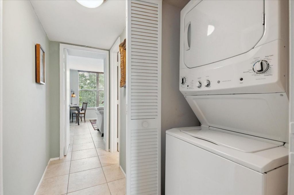 3900 Oaks Clubhouse Drive, Unit 409, Pompano Beach, FL 33069 Photo