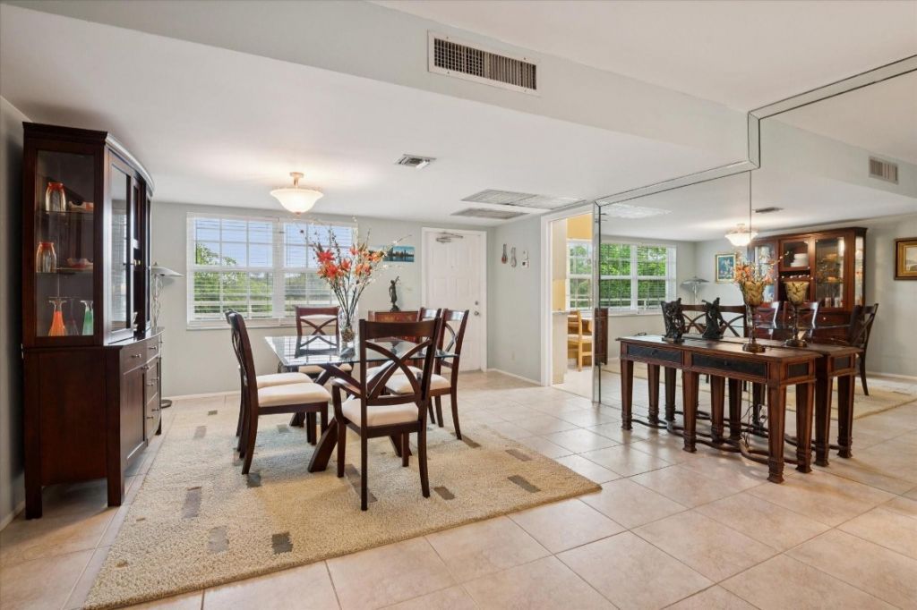 3900 Oaks Clubhouse Drive, Unit 409, Pompano Beach, FL 33069 Photo