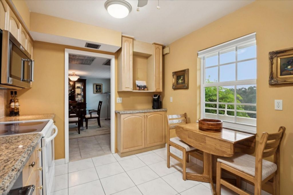 3900 Oaks Clubhouse Drive, Unit 409, Pompano Beach, FL 33069 Photo