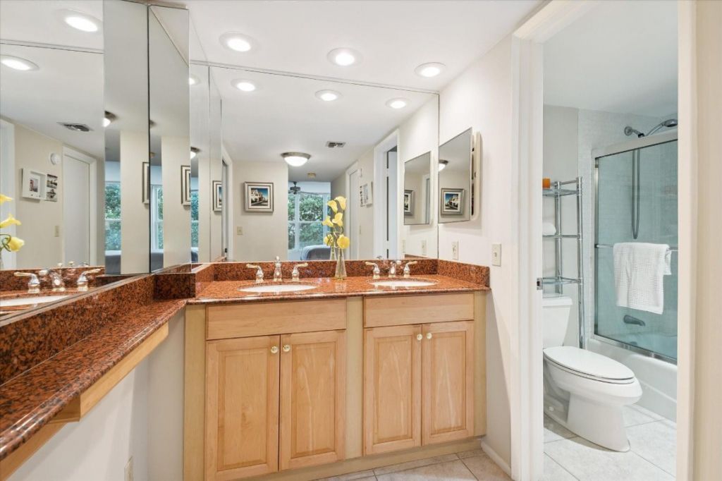 3900 Oaks Clubhouse Drive, Unit 409, Pompano Beach, FL 33069 Photo