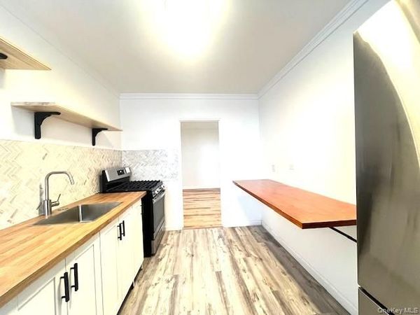 2287 Mott Avenue, Unit 6D, Far Rockaway, NY 11691