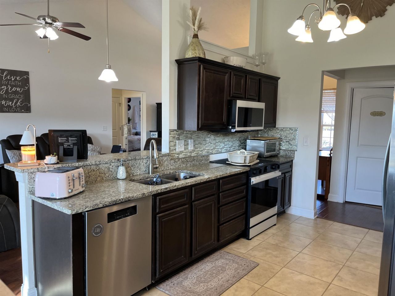 272 Camrose Way Photo 10