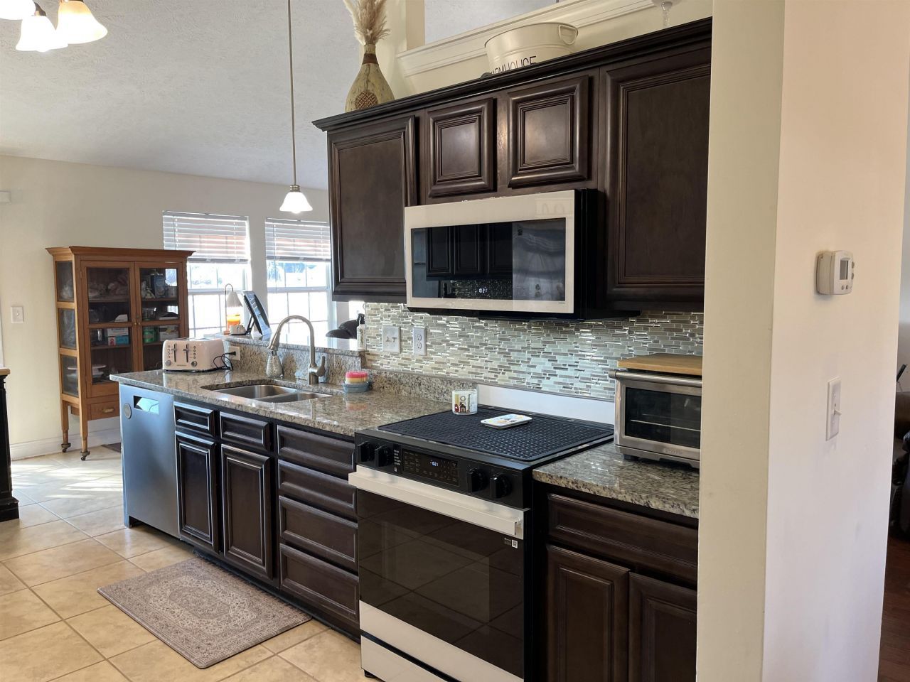 272 Camrose Way Photo 11